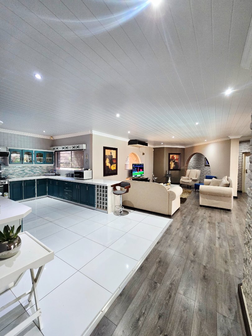 4 Bedroom Property for Sale in Wilkoppies North West